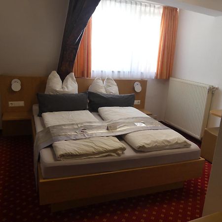 Hotel Traube Зигмаринген Экстерьер фото