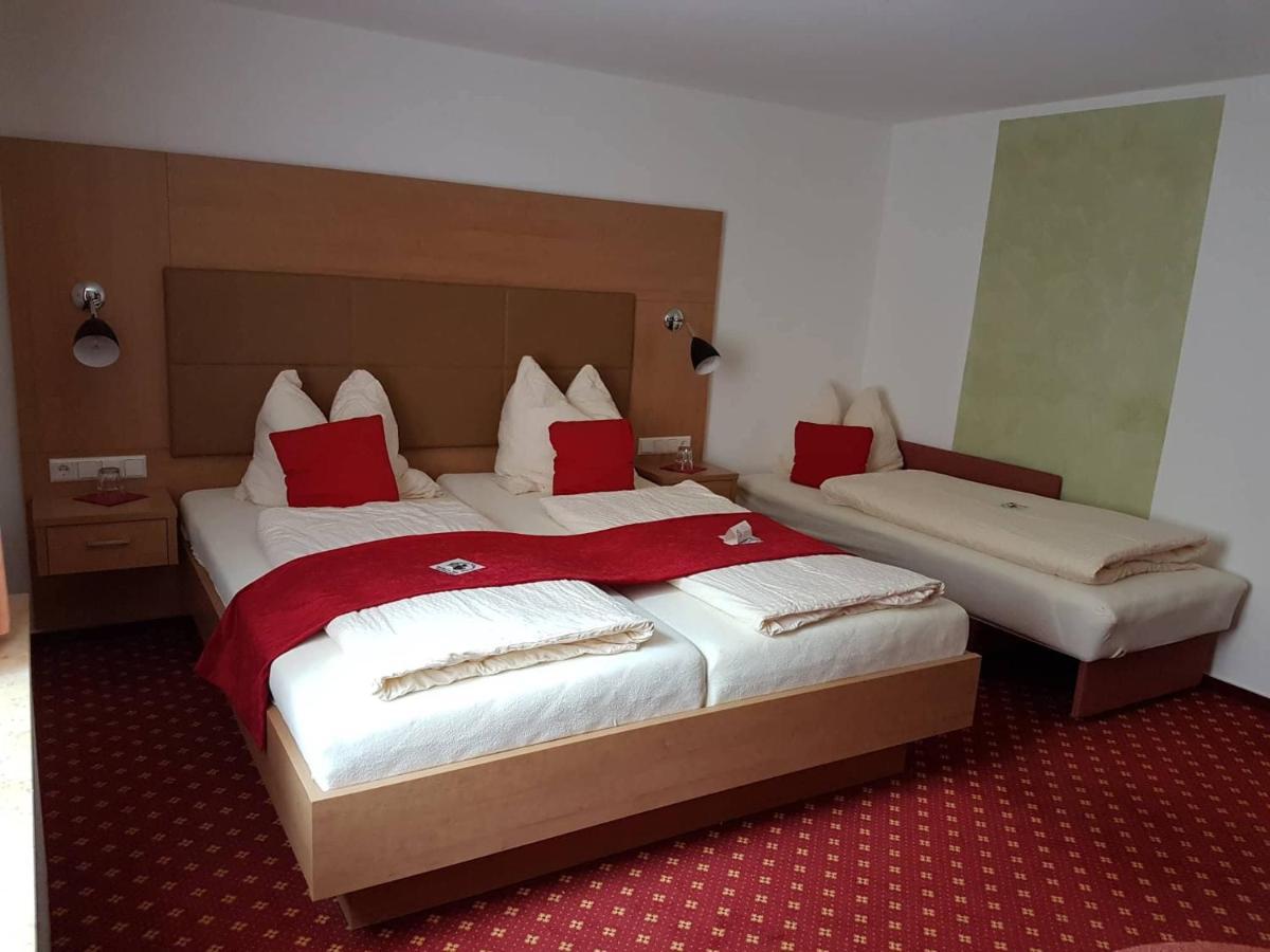 Hotel Traube Зигмаринген Экстерьер фото