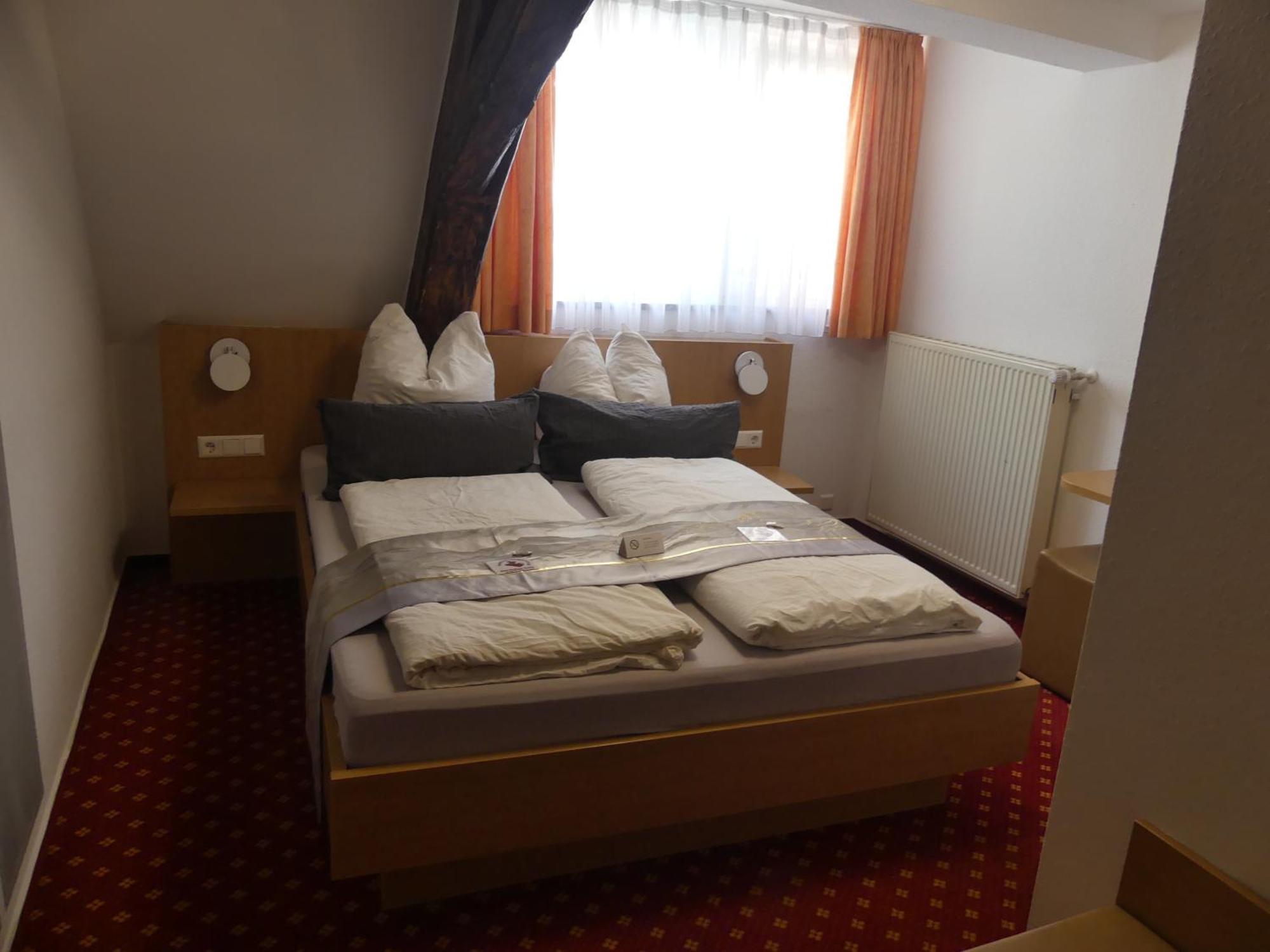 Hotel Traube Зигмаринген Экстерьер фото