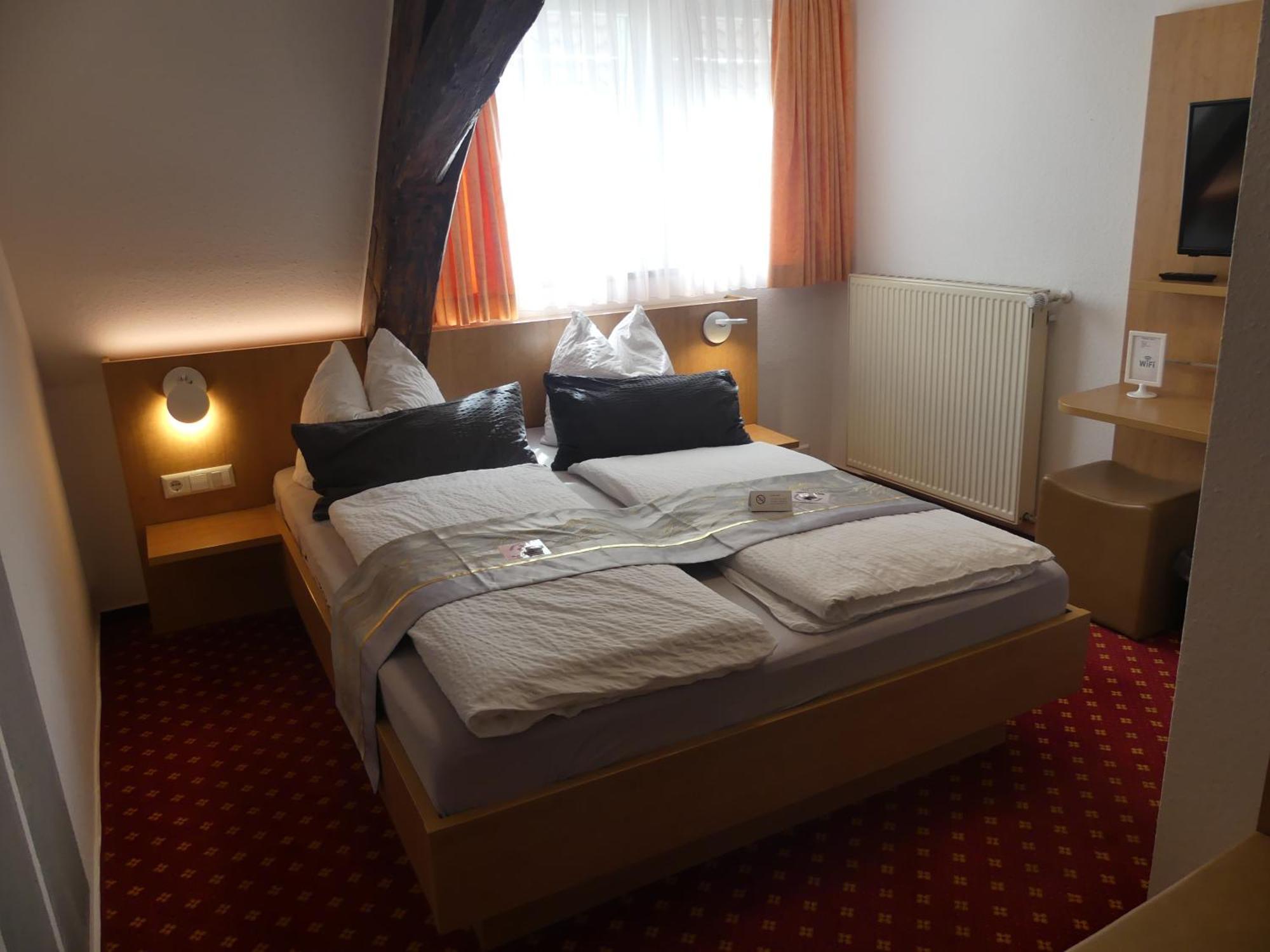 Hotel Traube Зигмаринген Экстерьер фото