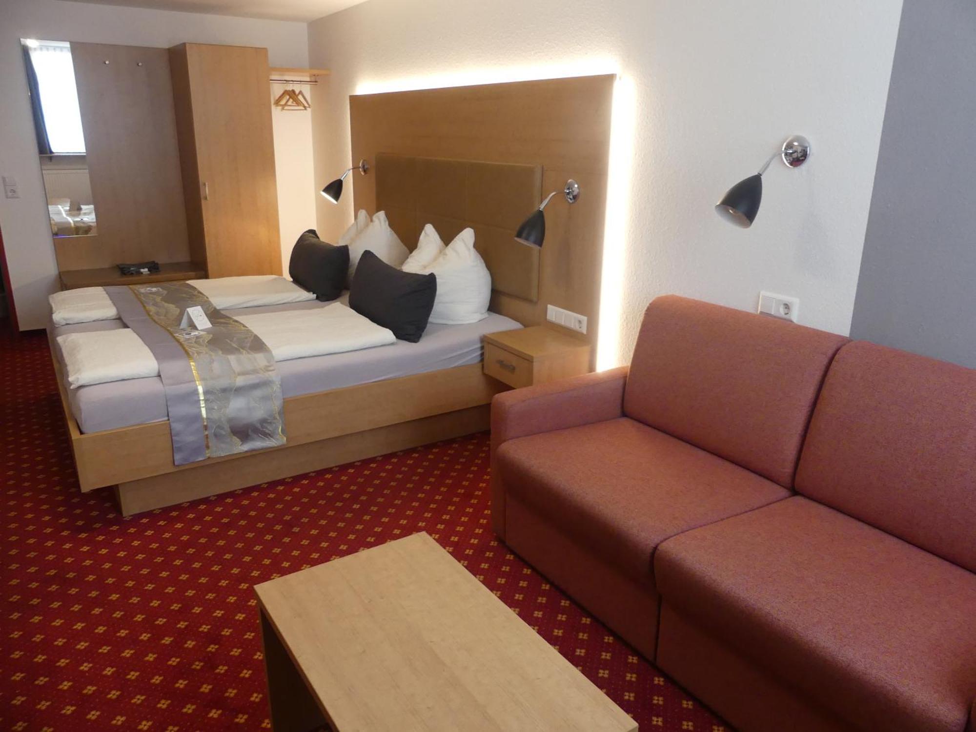 Hotel Traube Зигмаринген Экстерьер фото