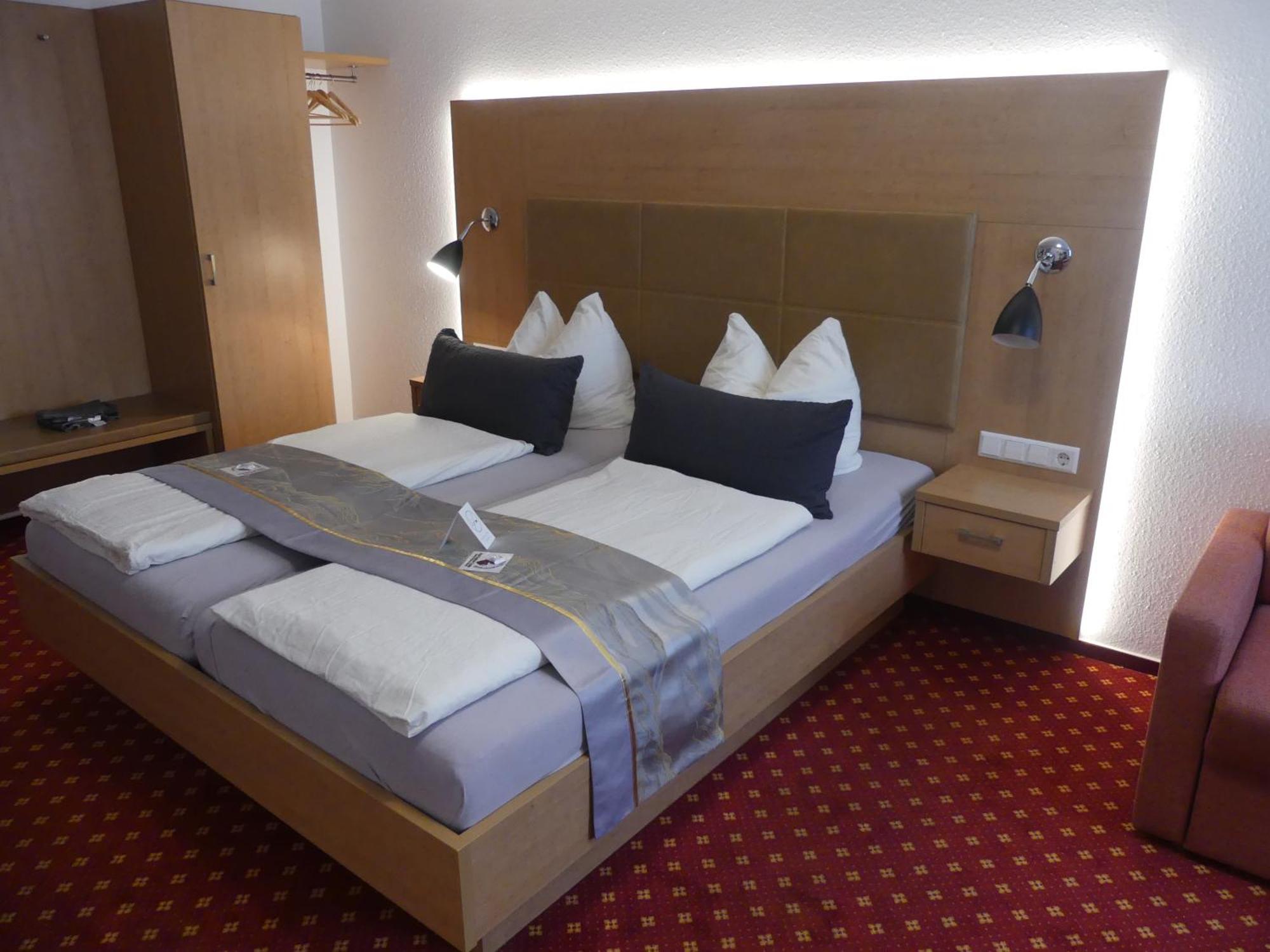 Hotel Traube Зигмаринген Экстерьер фото