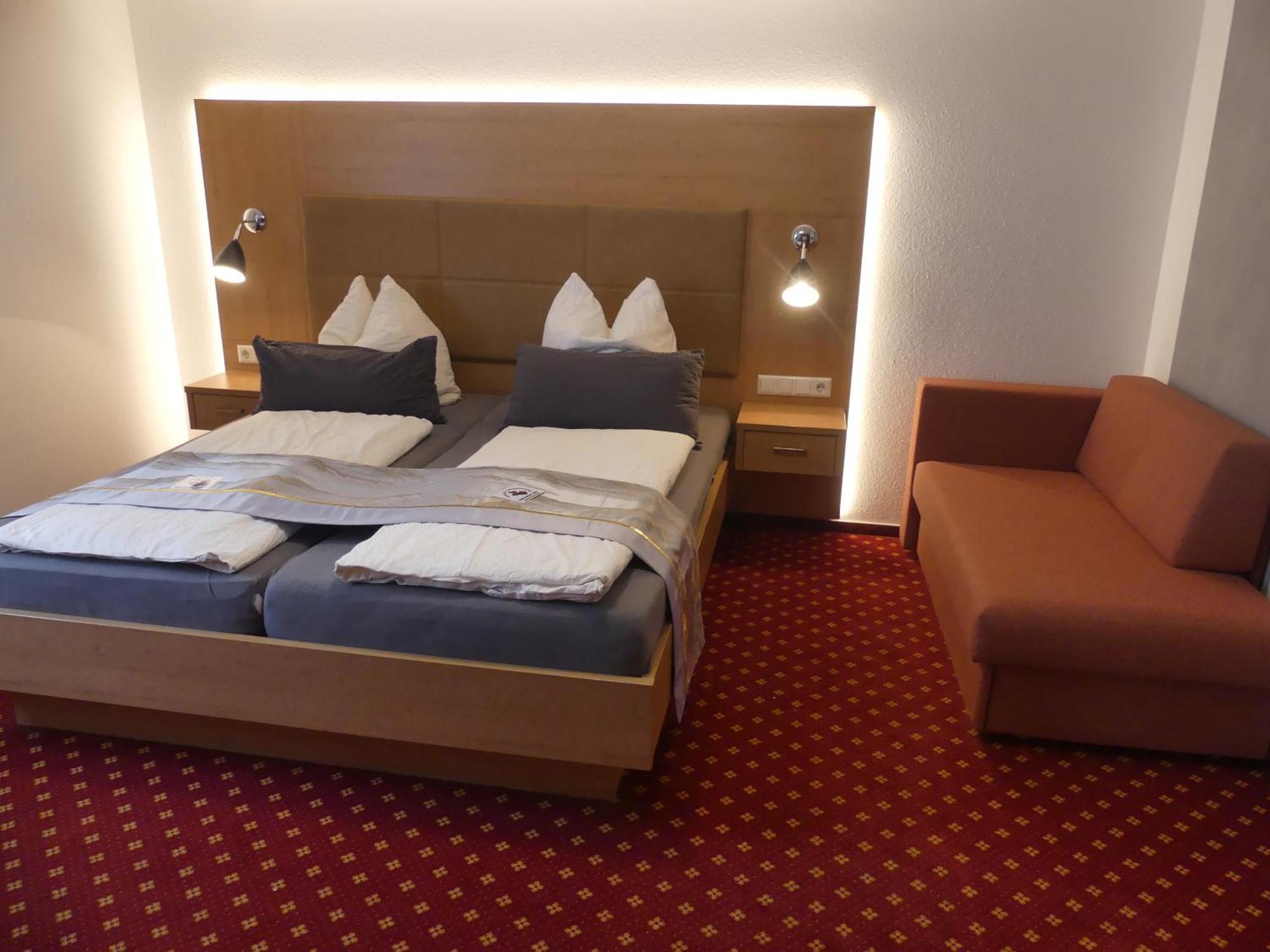 Hotel Traube Зигмаринген Экстерьер фото