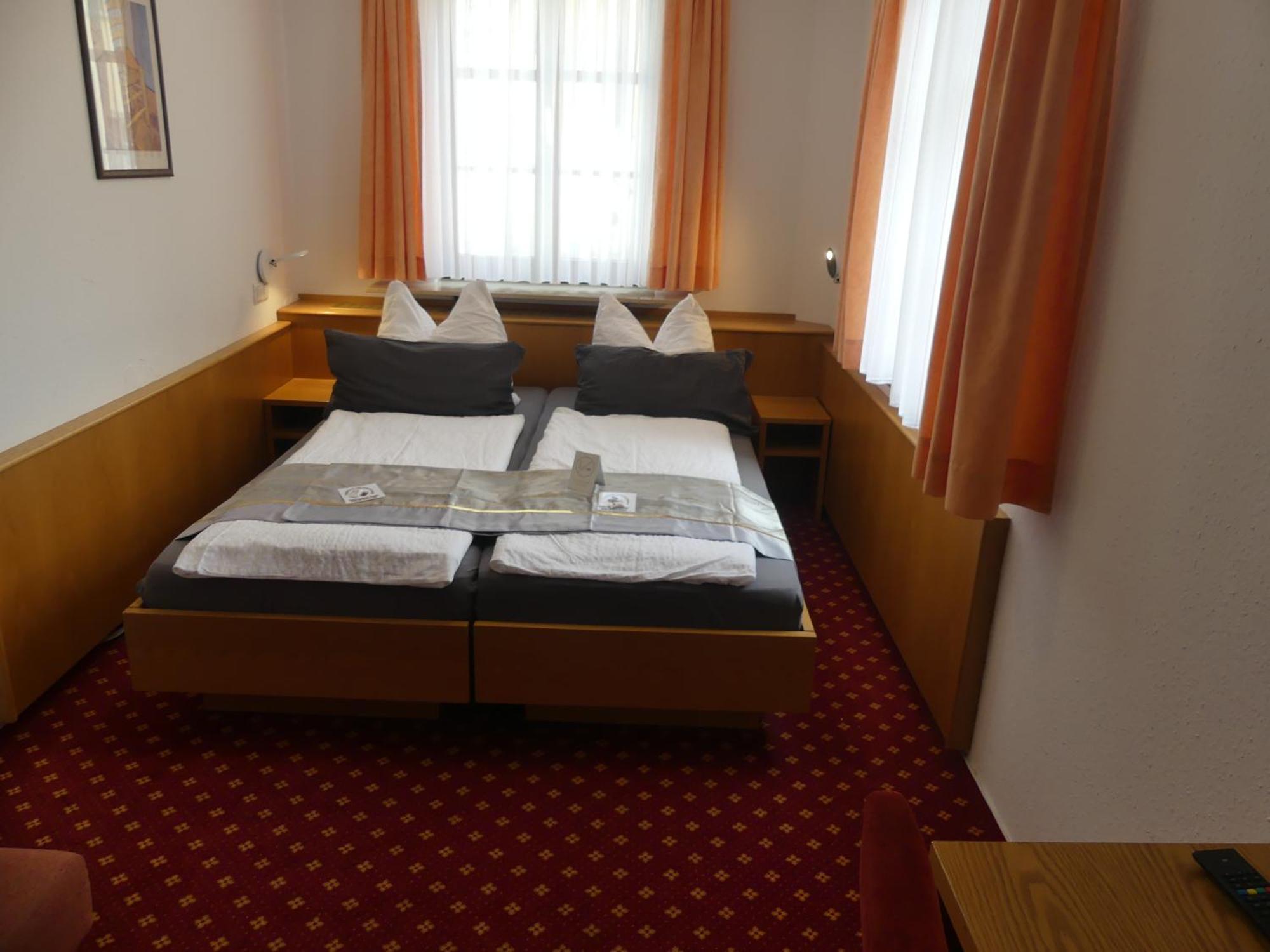 Hotel Traube Зигмаринген Экстерьер фото